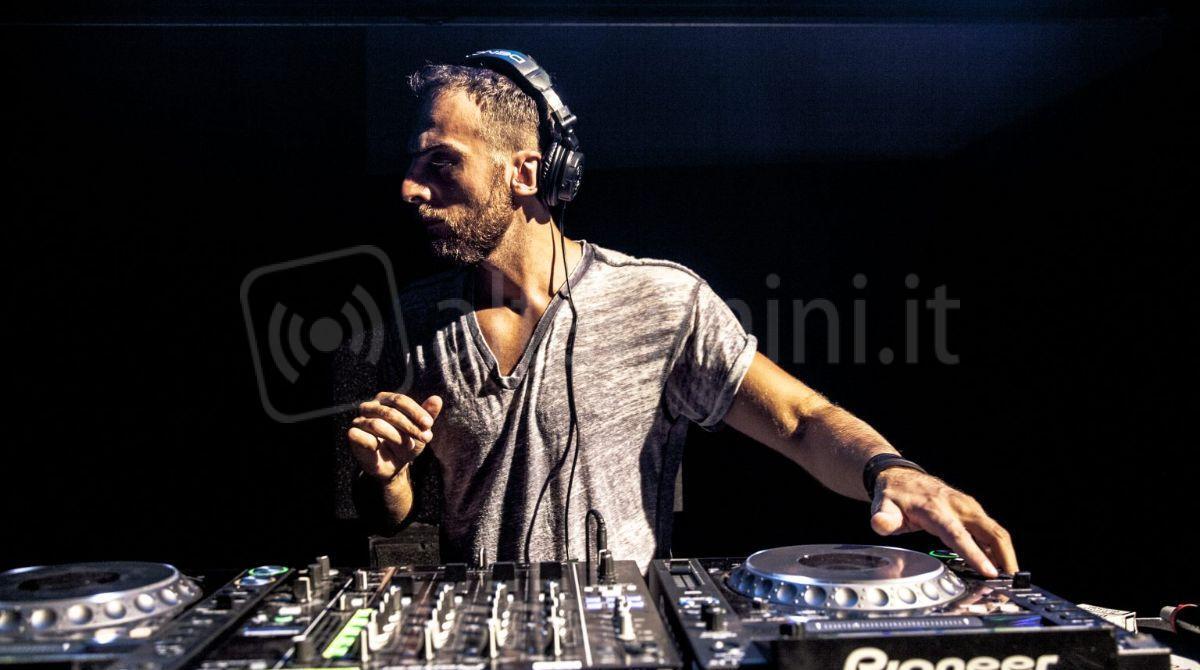 Festa al Frontemare con "Dance Carnival Party" e Dino Brown -