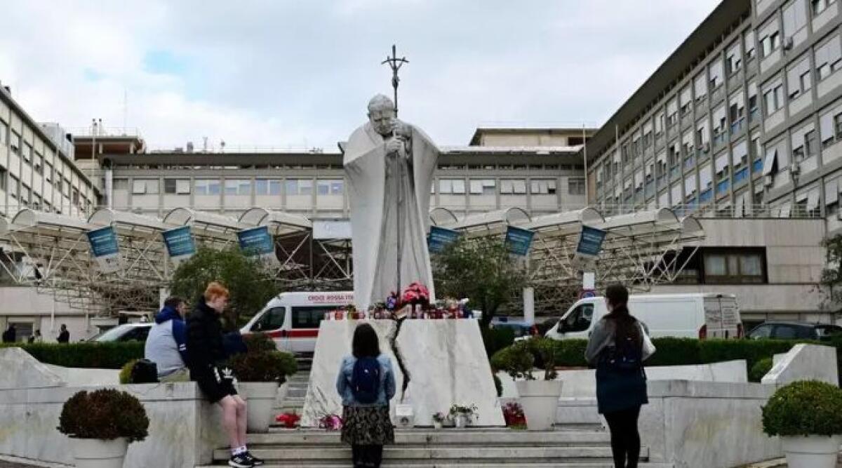Papa Francesco in condizioni critiche a causa di polmonite bilaterale - Ansa