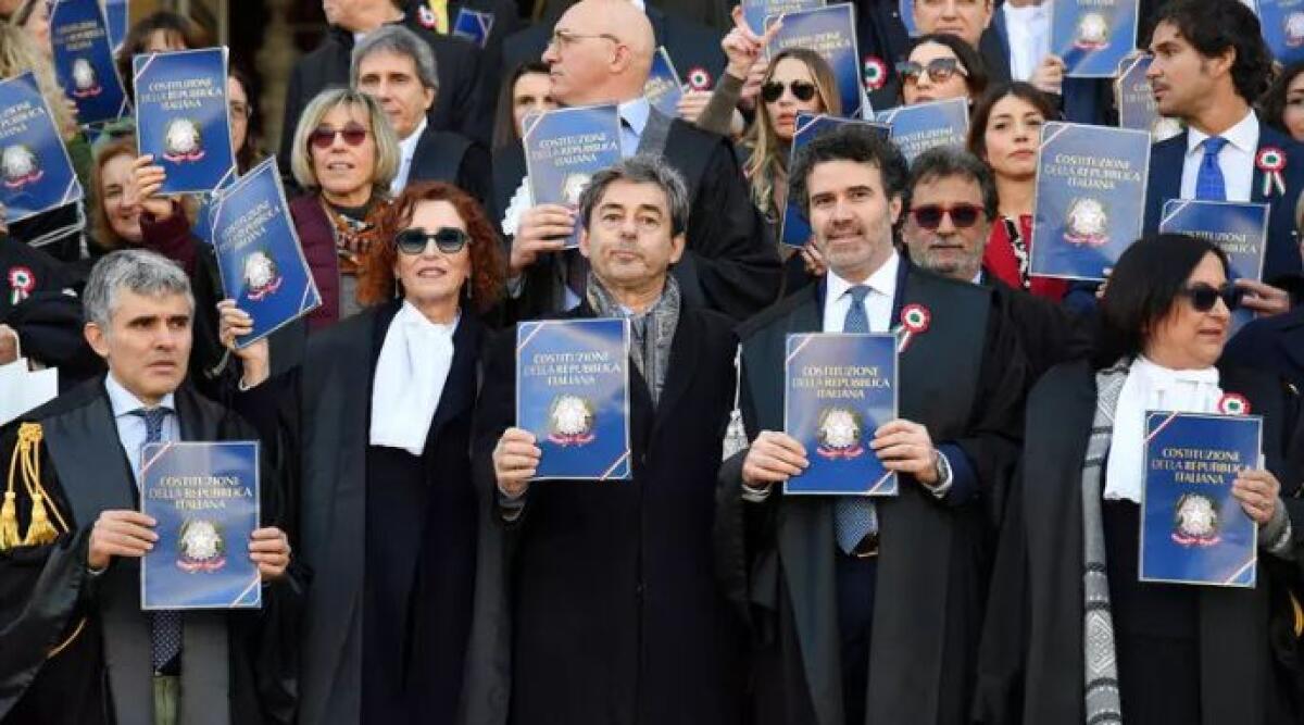 Magistrati in sciopero: adesione record dell'80%. In piazza per difendere la Costituzione -