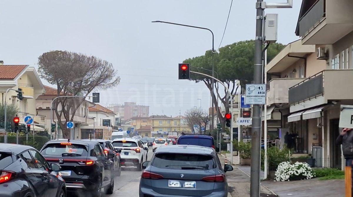 Occhio alle multe: a Riccione nuovo VistaRed al semaforo all’incrocio tra Statale Adriatica e viale Campania -