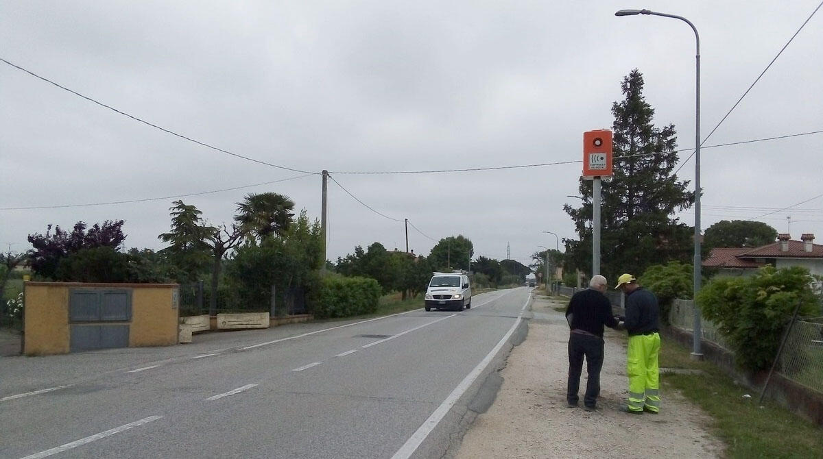 Santarcangelo, in arrivo altri 3 nuovi dispositivi VeloCity per monitorare la circolazione stradale - Installazione VeloCity in via Celletta dell'Olio
