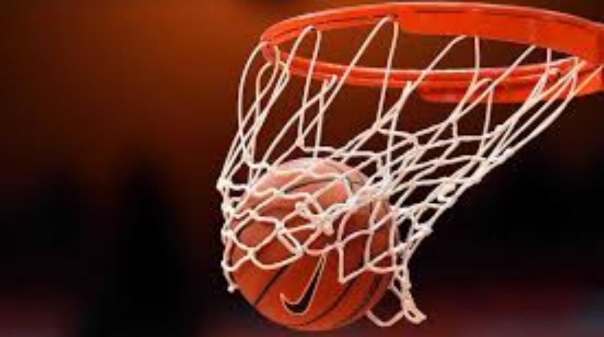 "Stop-Racism", la scritta sulla maglietta delle giocatrici di Virtus Cesena e Happy Basket Rimini nella partita di domenica - Repertorio
