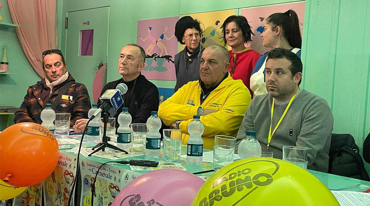 Carnevale, che festa a Santarcangelo: sfilata dei carri e Anna Tatangelo madrina - 
