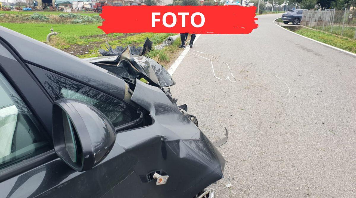 Incidente a Rimini Nord: anziano perde il controllo dell’auto e abbatte un palo della luce -