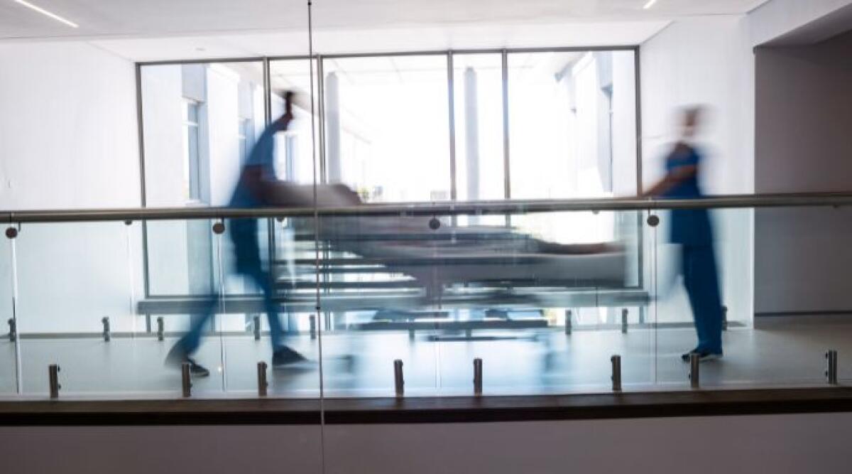 In ospedale a Rimini per una delicata operazione, viene derubato del portafoglio - 