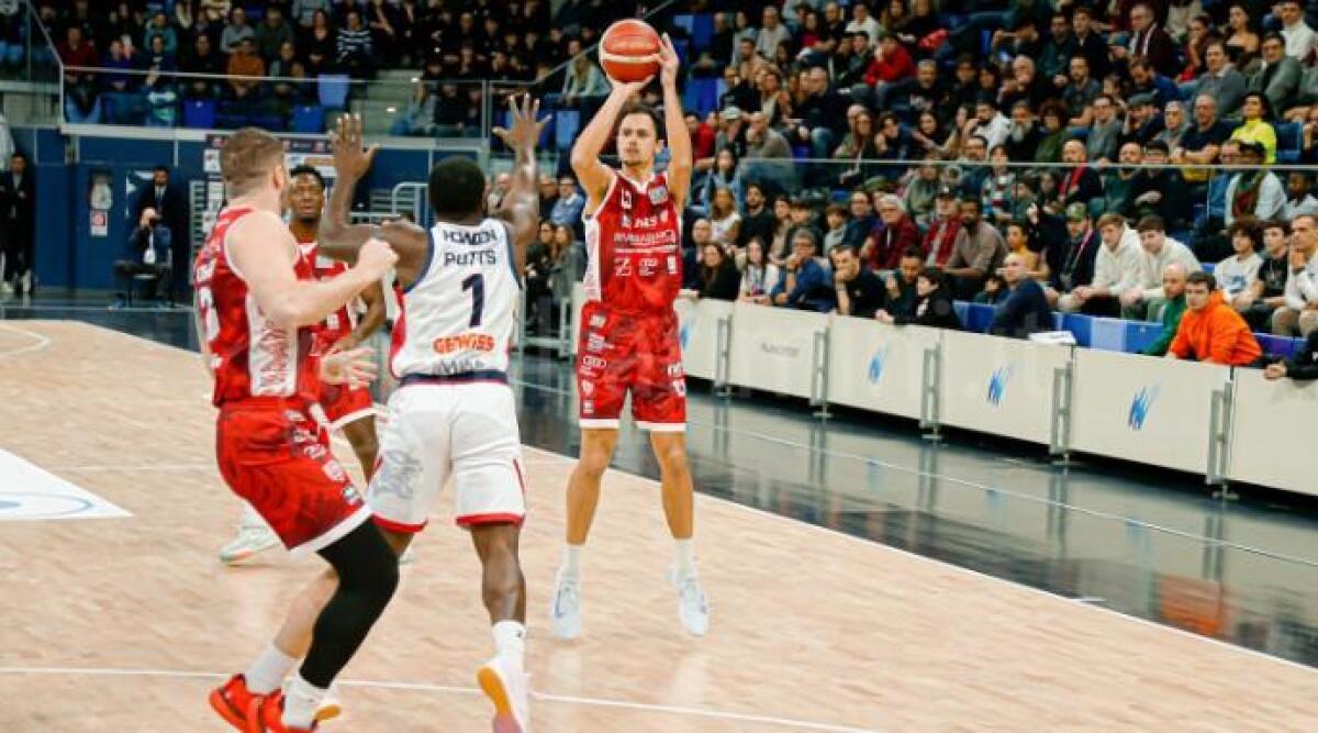 Basket A2, RivieraBanca: nel testa a testa finale il sorpasso dell'Urania (98-91) - 