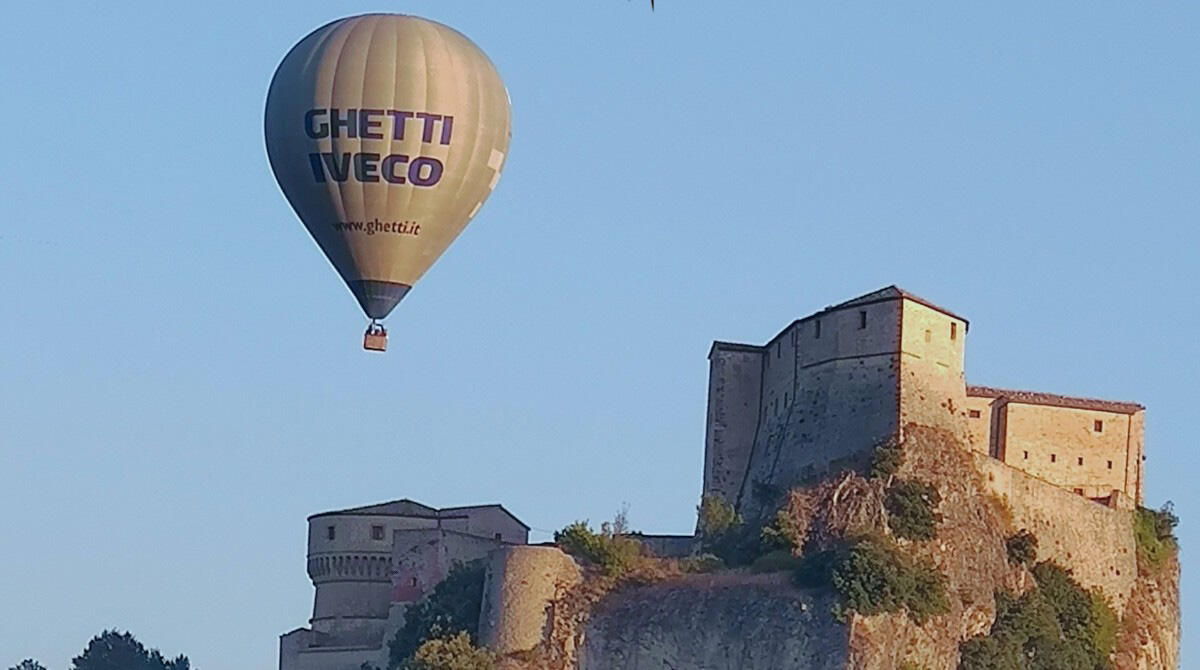 Ripartono i voli in mongolfiera in Alta Valmarecchia: "Un bel regalo di San Valentino" -