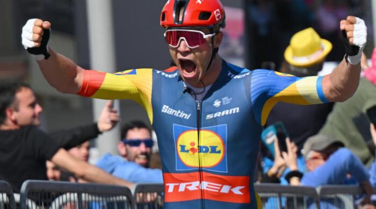 Jonathan Milan, esplosione di potenza: 1840 watt in volata all’Uae Tour. Ora sogna la Sanremo - Jonathan Milan Ansa