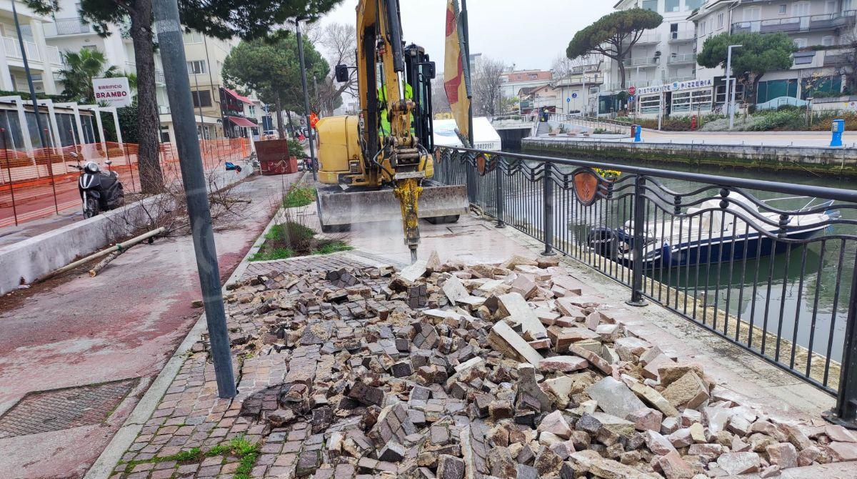 Riccione, ripresi i lavori per il completamento della nuova passeggiata lungo il porto canale -