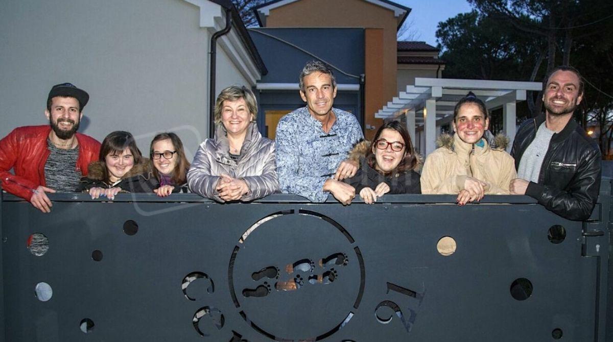 Sport, spettacolo e beneficenza: al Frontemare una serata per l’ospedale di Medjugorje - Denny Montesi e i ragazzi di Centro21