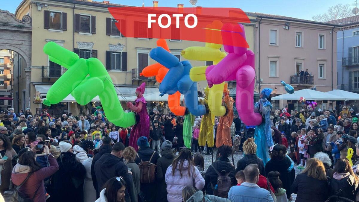 ColorCoriandolo, che successo: il Carnevale di Rimini è una festa di colori e musica -