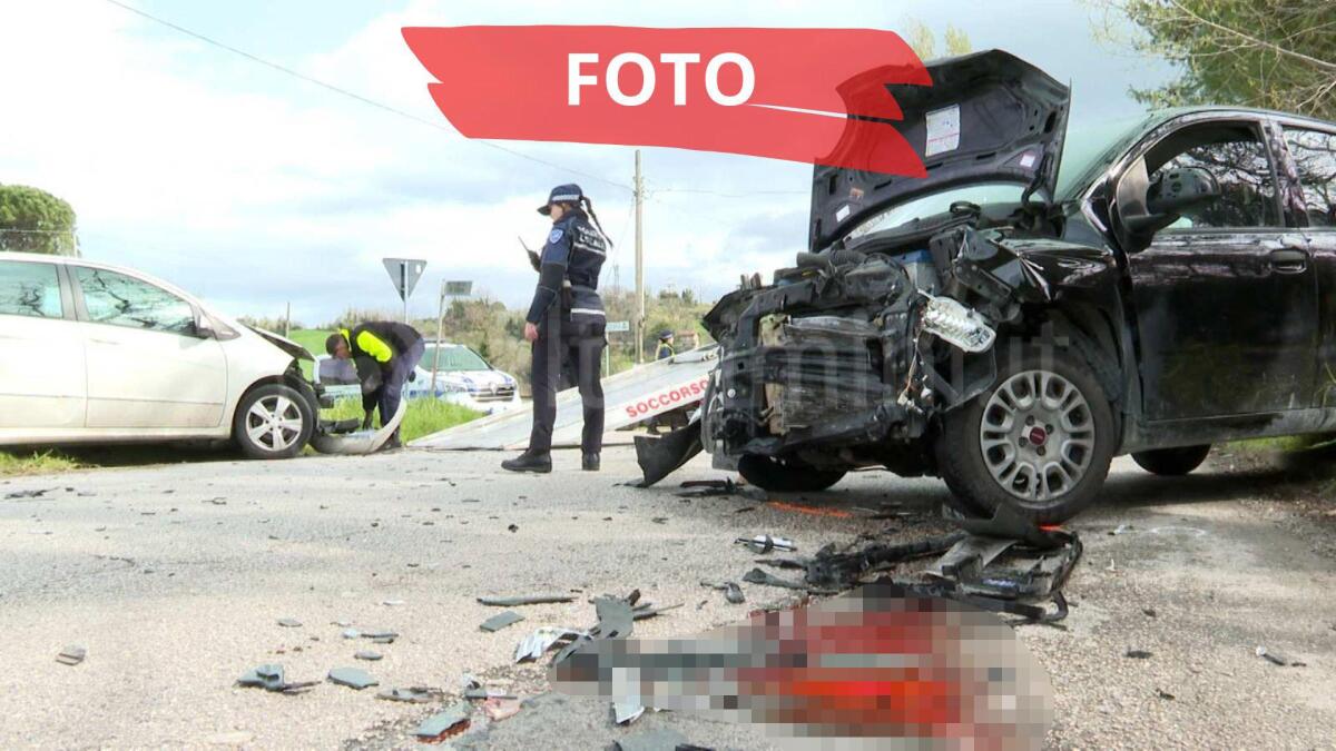 Spaventoso frontale tra due auto a Coriano, un ferito grave portato via in eliambulanza - 