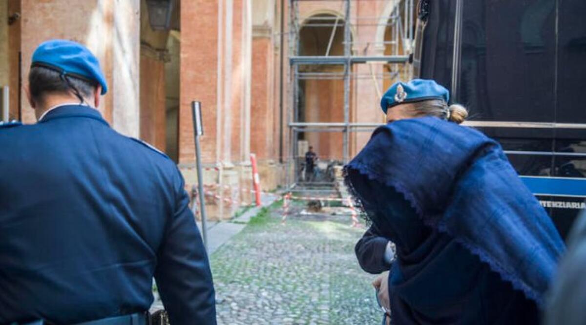 I genitori di Saman negano l’omicidio: "Non siamo stati noi" - La madre di Saman in aula, 'non sono stata io a ucciderla ' © Ansa/Michele Lapini