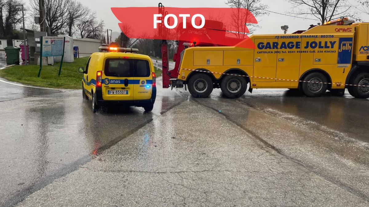 Tir ribaltato alle porte di Novafeltria: Marecchiese chiusa e traffico in tilt anche sulla Cavallara -