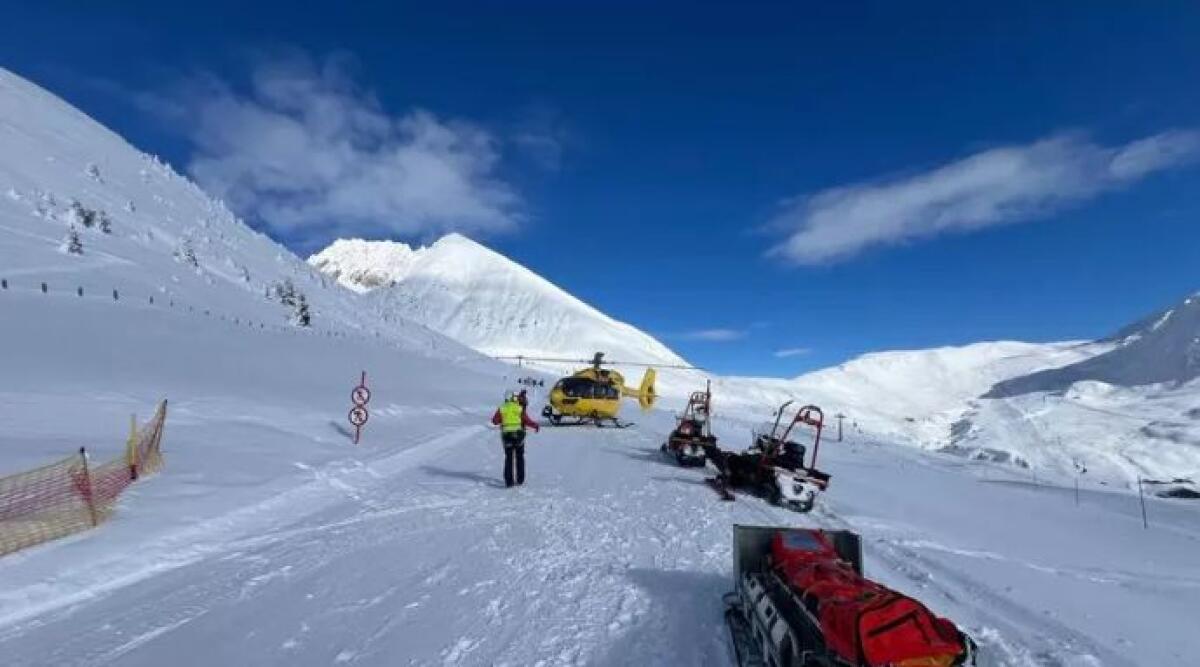 Cortina, valanga travolge tre sciatori: ricerche in corso per il terzo - Ph Ansa