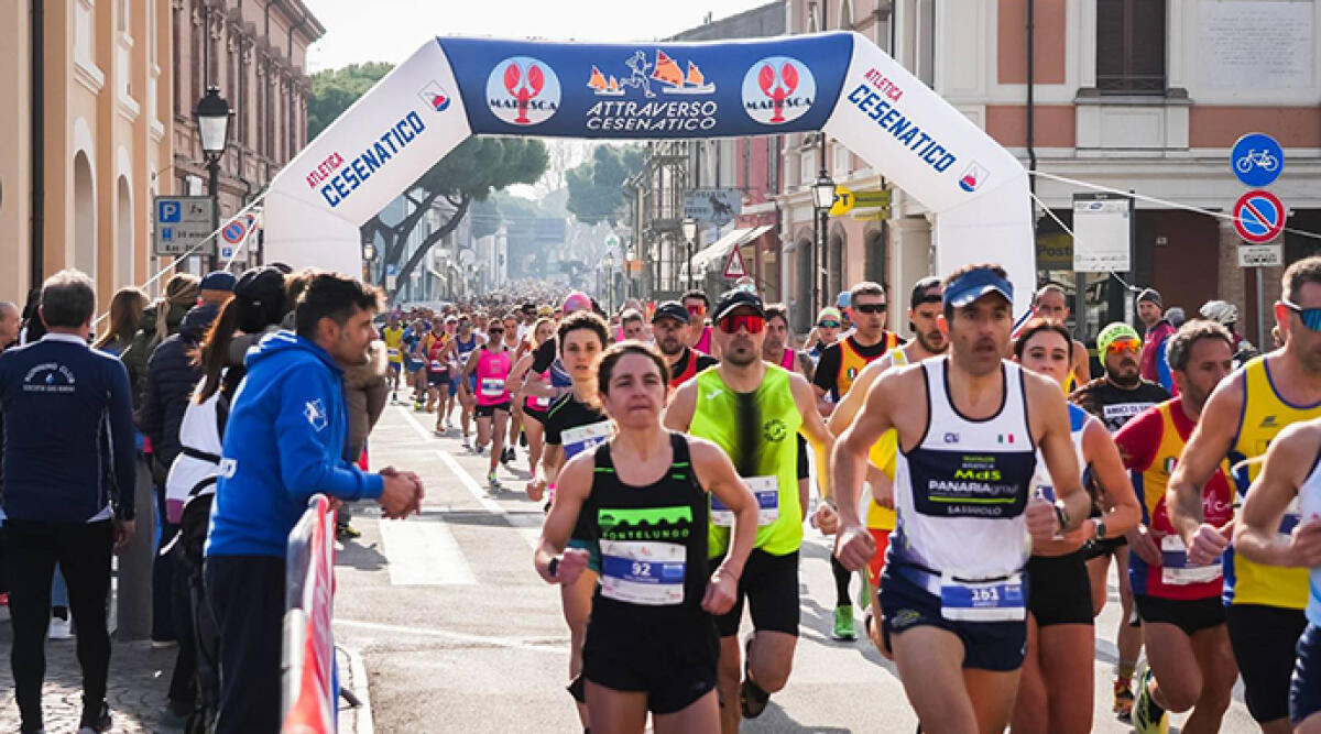Trionfo di Ricciardi e Vettor alla 35ª Attraverso Cesenatico - La partenza della 'Attraverso Cesenatico'. Foto da facebook