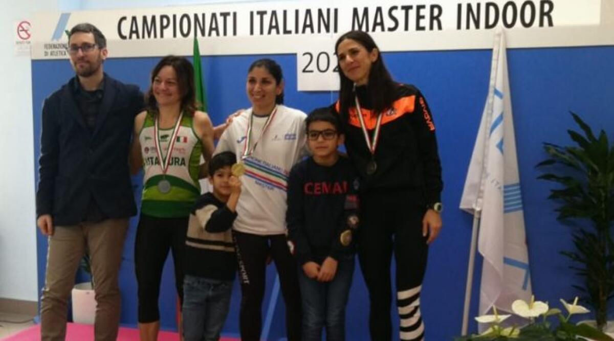 Doppietta di maglie tricolori per la riminese Elena Borghesi ai Campionati Italiani Master di Atletica - Il podio degli 800 metri