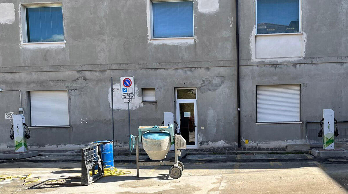 Ospedale di Novafeltria: installate quattro colonnine per la ricarica di auto elettriche - Le nuove colonnine installate presso l'Ospedale di Novafeltria