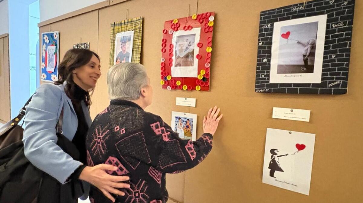 Rimini, anziani protagonisti dell’arte: inaugurata la mostra “Creativamente” - Momenti della mostra