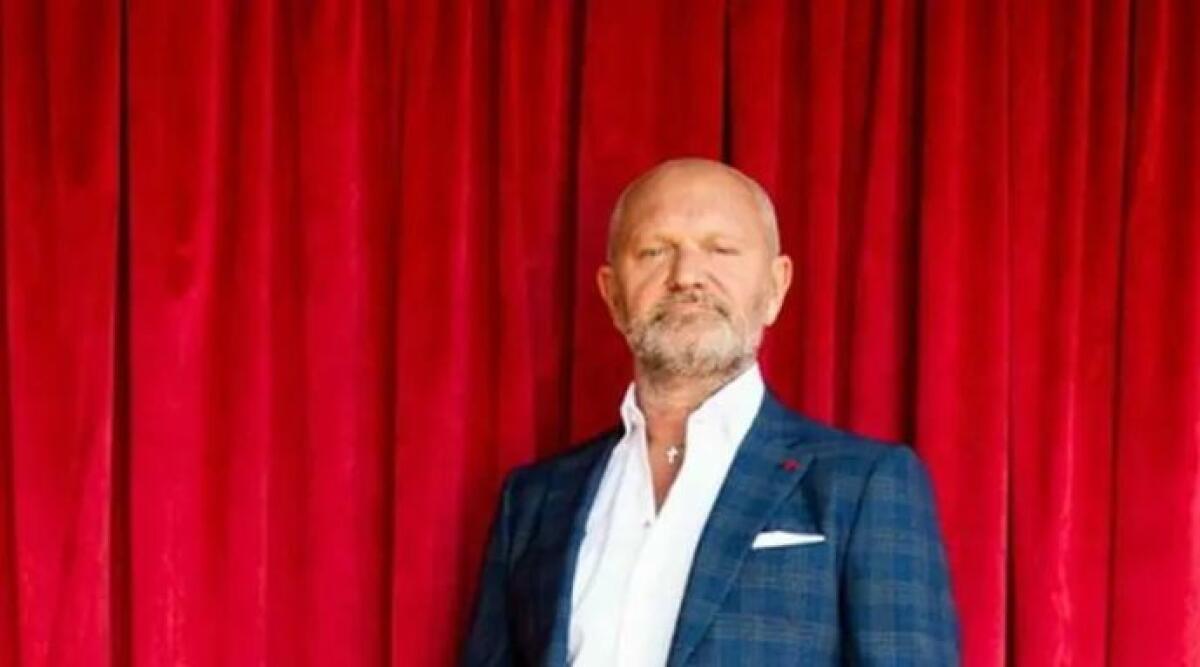 Andrea Pucci, malore sul palco a Forlì: spettacolo interrotto e riprogrammato - Andrea Pucci