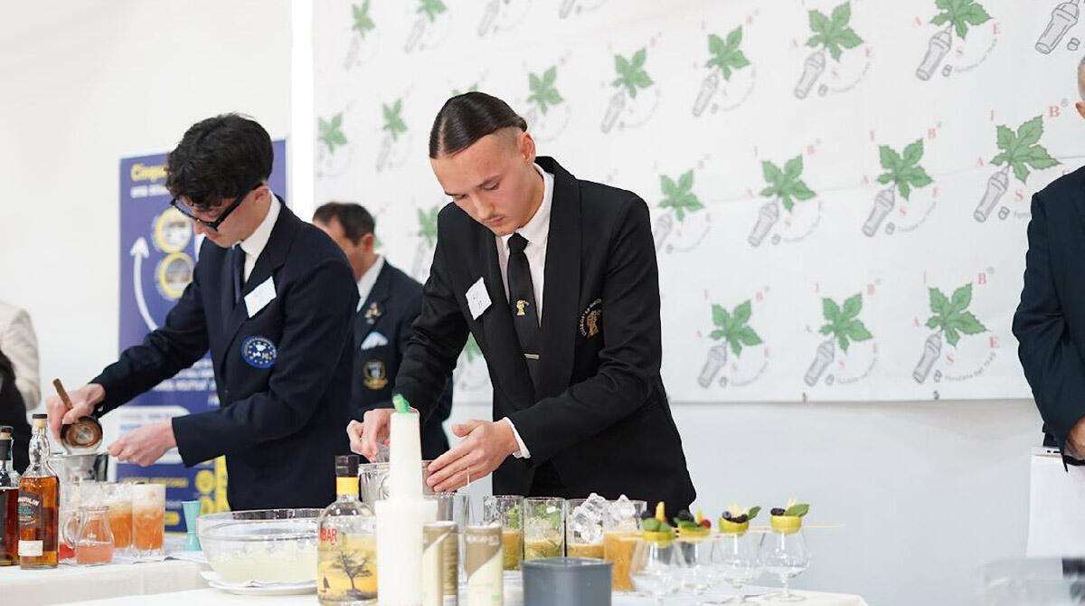 Cocktail, studente riminese spicca al concorso nazionale delle scuole alberghiere - Klevis Cufi