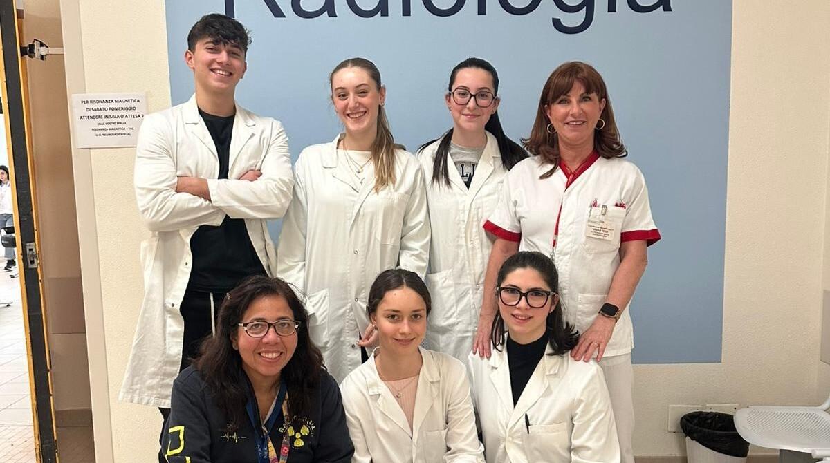 Alternanza scuola-lavoro: 5 studenti del liceo classico all'ospedale di Rimini - Le cinque studentesse all'ospedale di Rimini