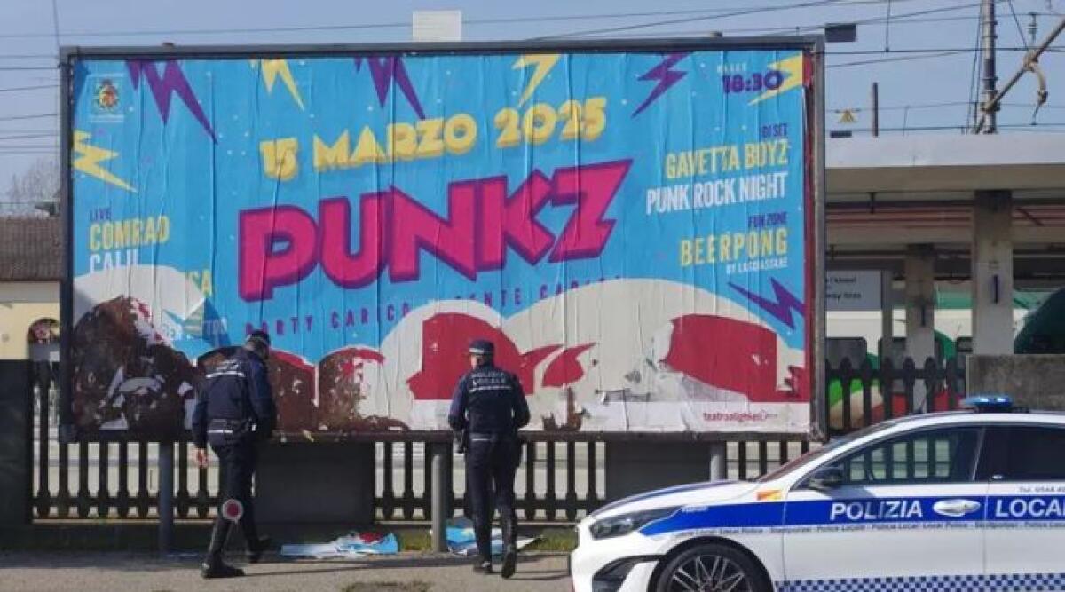 Ravenna, vandalo dei cartelloni pubblicitari smascherato: è un 80enne - Ansa