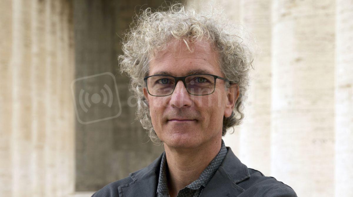 Stefano Giovanardi presenta "Passeggiate astronomiche" alla Biblioteca di Rimini - Stefano Giovanardi