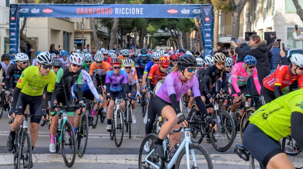 Granfondo Riccione conquista i ciclisti con 750 partecipanti, sicurezza garantita e un percorso spettacolare - Ph Casalboni