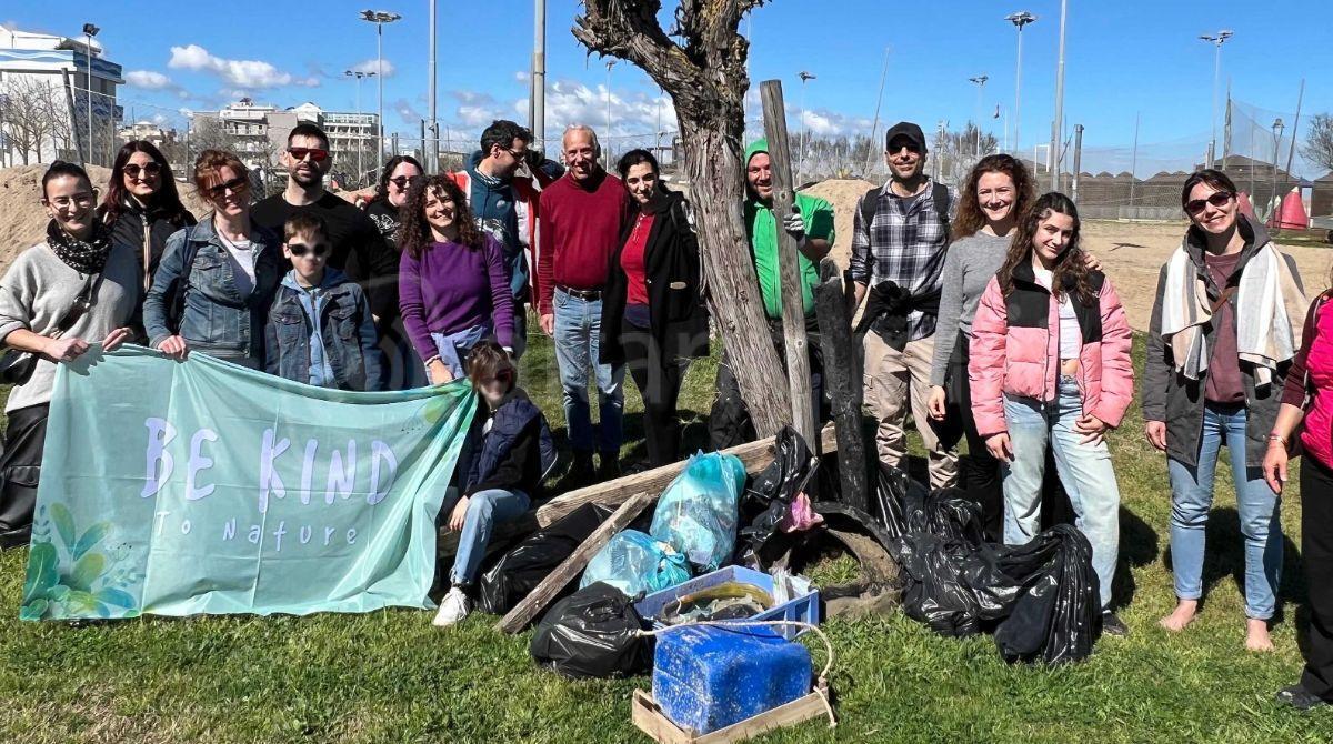 San Giuliano Mare: il Clean Up raccoglie 95 kg di rifiuti dalla spiaggia - 