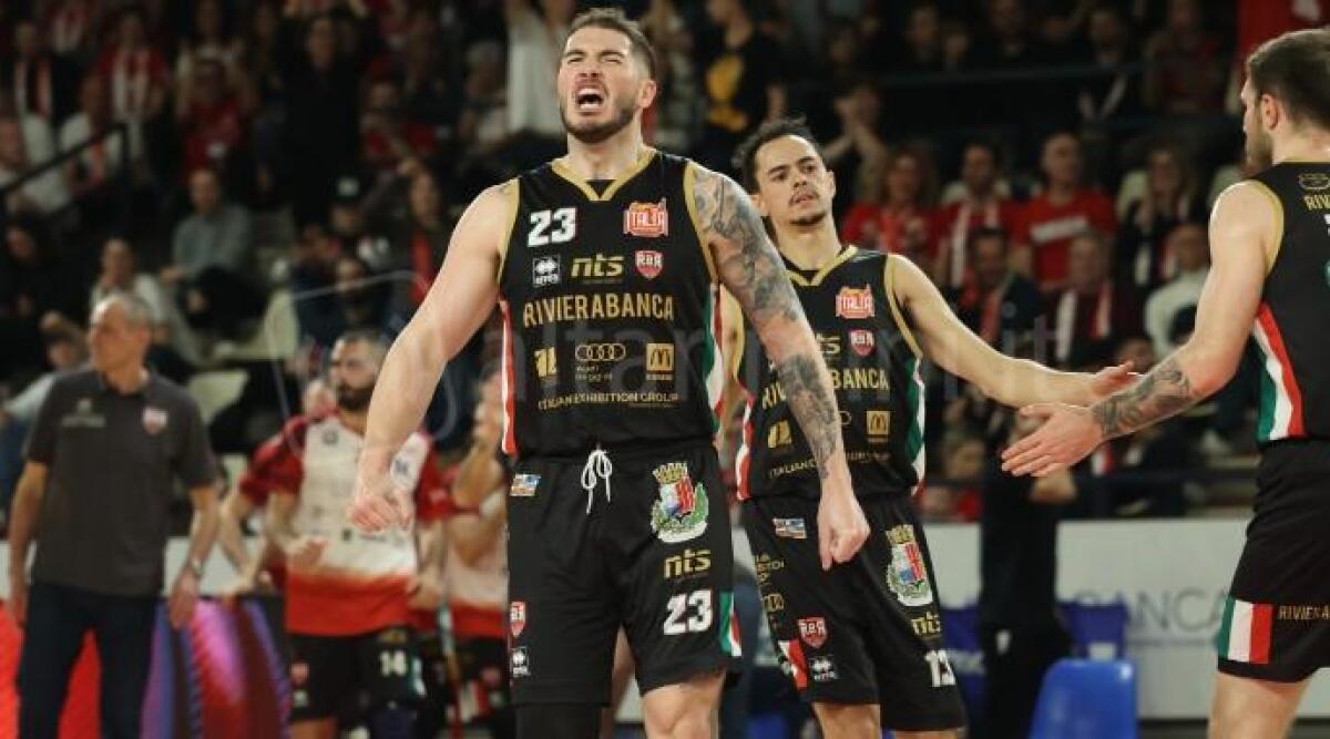 Basket A2, nel derby Rimini asfalta Pesaro (99-81). In cinque in doppia cifra - 