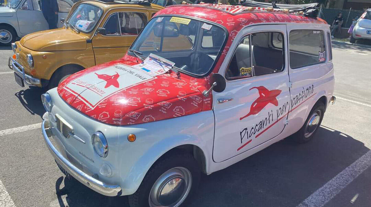 Auto d'epoca: Riccione rende omaggio alla Giornata internazionale della donna - Raduno Fiat 500 a Riccione