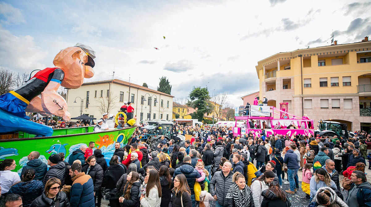 Carri e uova di cioccolato: tutto pronto a Villa Verucchio per il Carnevale di Pasqua 2025 - L'edizione 2024 (foto di Alessia Bocchini)
