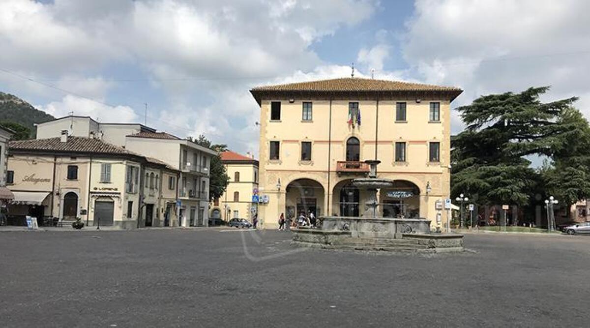 Novafeltria, un questionario aperto a tutti per progettare il futuro della comunità - Piazza Vittorio Emanuele II di Novafeltria