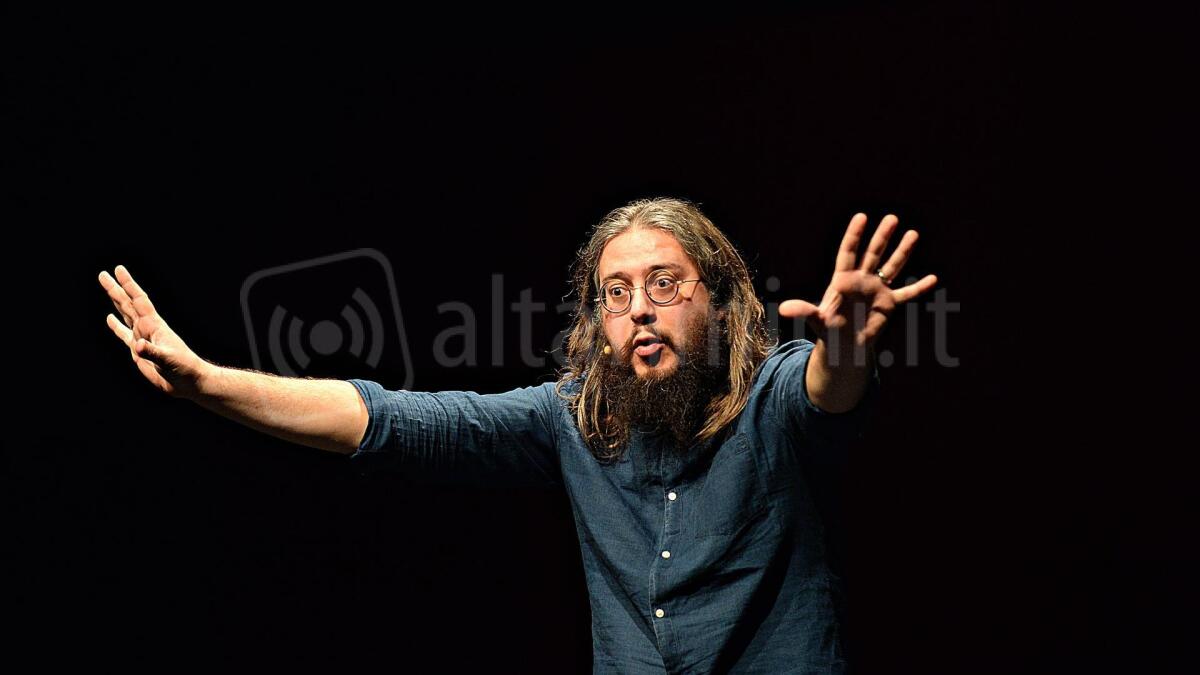 Roberto Mercadini al teatro di Verucchio: un monologo ecologico "per la cittadinanza planetaria" - Roberto Mercadini