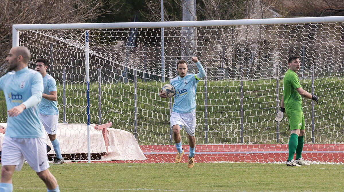 Gravina si esalta: doppietta, Misano vince in rimonta ed è ancora primo. Sparta k.o. (2-1) - Gravina esulta