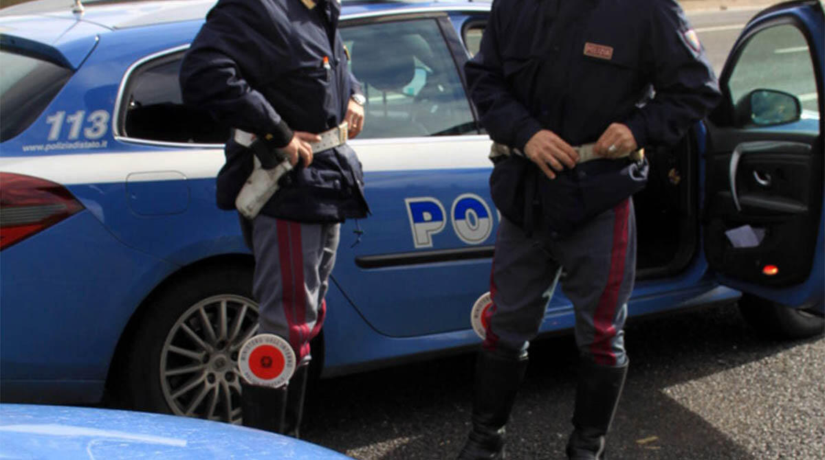 Guida senza patente, a bordo dell'auto l'ex moglie nonostante il divieto di avvicinamento: arrestato - Repertorio