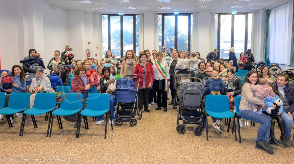 Riccione celebra la Giornata della Gentilezza con i nuovi nati del 2024 - 