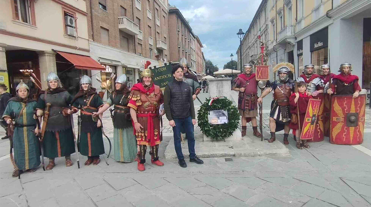 Le Idi di Marzo a Rimini: la Legio XIII Gemina rievoca l’eredità di Giulio Cesare -