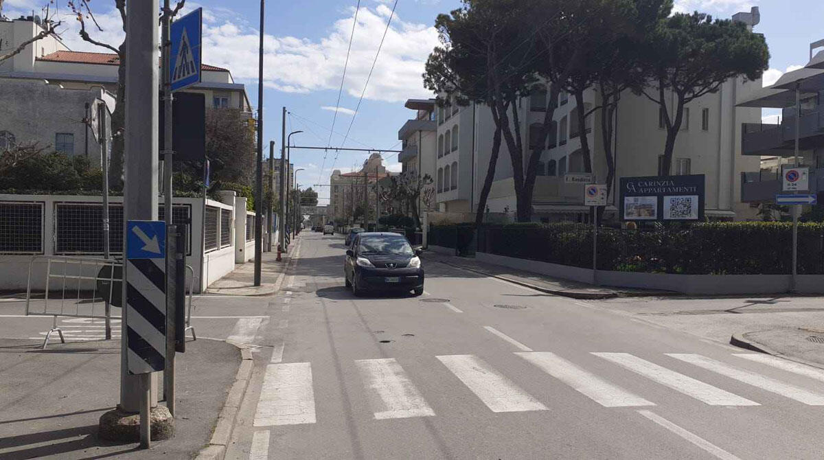 Viale Milano a Riccione al buio per un guasto, tecnici al lavoro - 