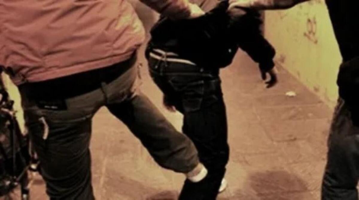 Aggressione davanti alla scuola media: due fratelli feriti da un ragazzo più grande - Repertorio