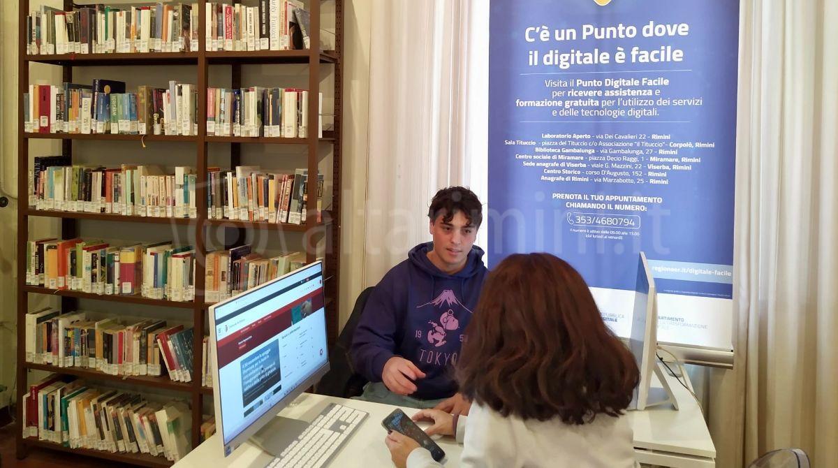 Imparare a usare lo smartphone: il nuovo laboratorio per la terza età a Rimini - 