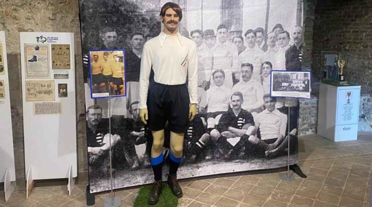 Le maglie storiche e altri cimeli: la Nazionale di calcio italiana omaggiata nella mostra di Rimini -