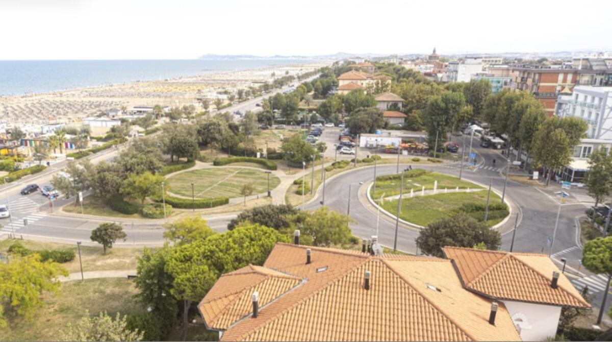 Rimini: via la rotonda in piazzale Toscanini a Bellariva - La rotonda di piazzale Toscanini prima dei lavori