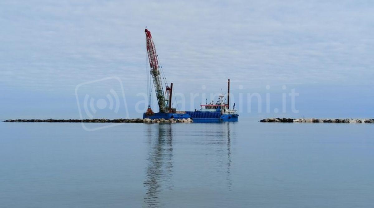 Difesa del litorale: oltre 50mila tonnellate di massi per proteggere la costa a Bellaria, Gatteo e Cesenatico -