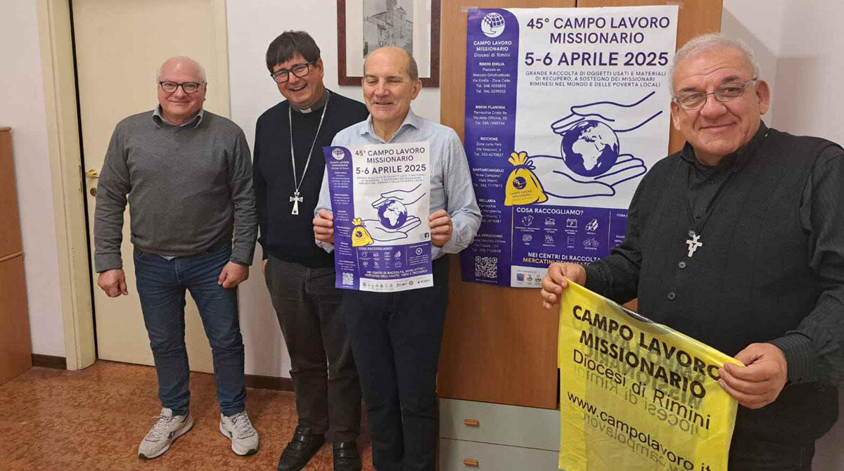 Ragazzi raccoglievano stracci e carta per donare un trattore all'Africa: così è nato il Campo Lavoro, al via edizione 2025 - Da sinistra: Mimmo Azzone, Vescovo Nicolò Anselmi, Gabriele Valentini, don Giampaolo Rocchi