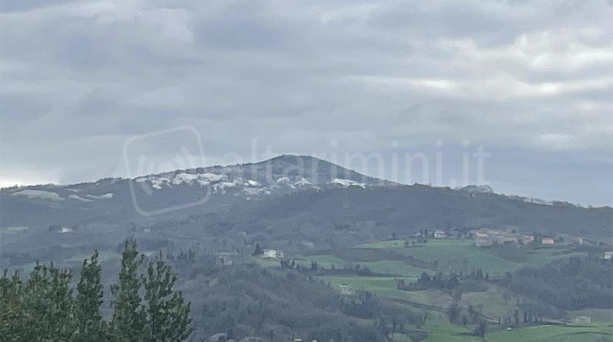 Colpo di coda dell'inverno, nell'entroterra minime vicine allo zero e una spolverata di neve -