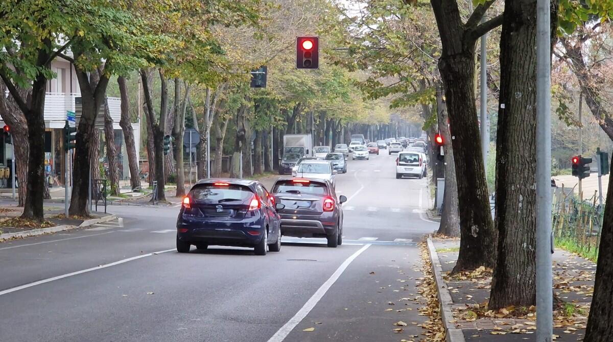 Riccione. Viale Castrocaro: da lunedì in funzione il nuovo rivelatore di infrazioni semaforiche - Viale Castrocaro