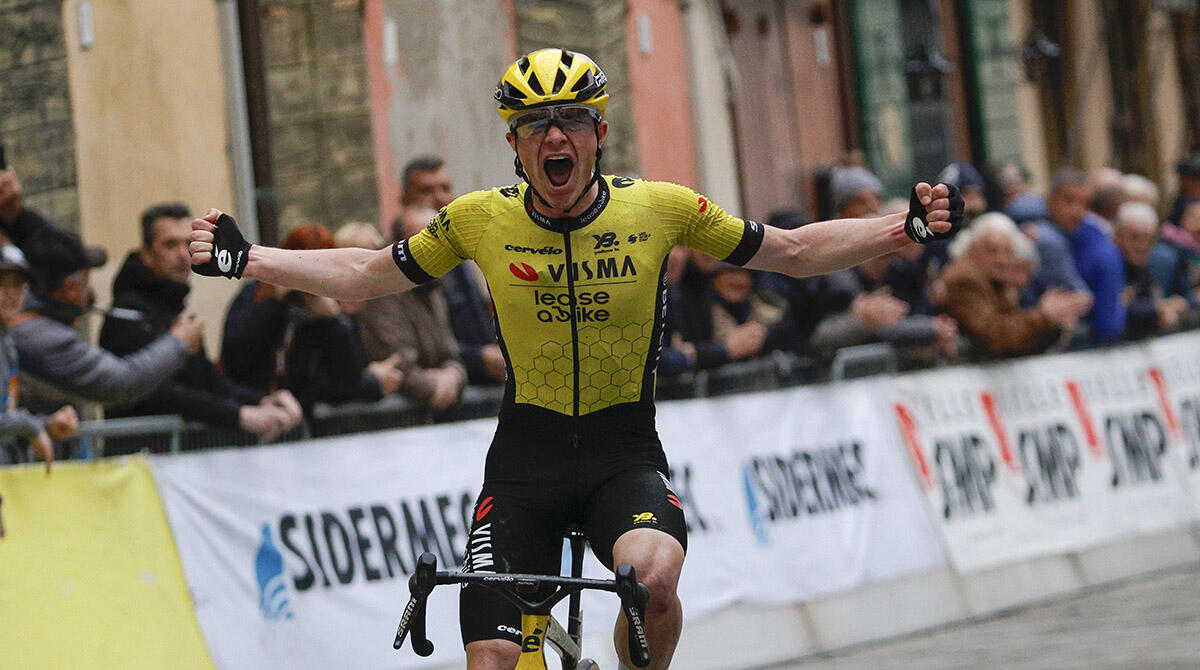 Ben Tulett trionfa nella 4ª tappa della Coppi e Bartali: vittoria a Brisighella e maglia di leader - Settimana Internazionale Coppi e Bartali 2025 - 40th Edition - 4th stage Brisighella - Brisihella 150,4km - 28/03/2025 - Ben Tulett (GBR Ð Team Visma - Lease a Bike) - photo Massimo Fulgenzi/SprintCyclingAgency©2025