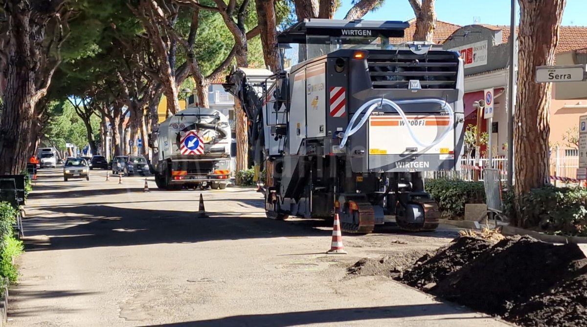 Riqualificazione di viale Ceccarini: al via i lavori sul manto stradale -